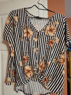 Signature Studio Black and Cream Floral Stripe V-Neck Blouse L